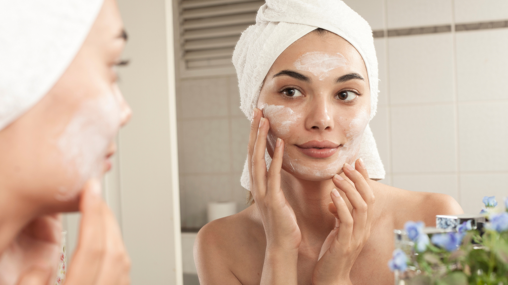 Ingredient Deep Dive: The Benefits of Glycolic Acid + Our Best Practices for Skincare Success